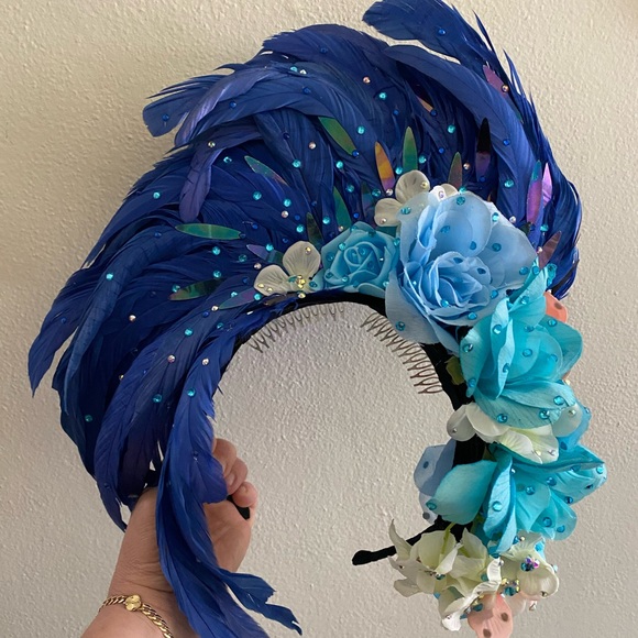 Accessories - Blue Feather and Floral Headpiece Fascinator